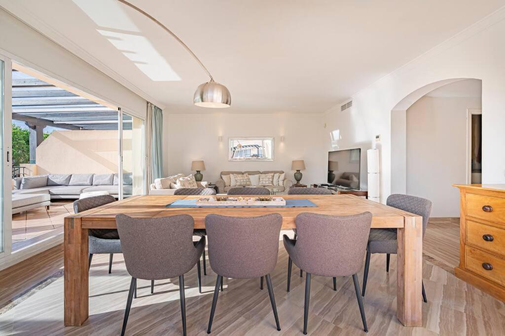Апартаменты Amazing 4br Apart. Parking, Pool, Close To The Sea